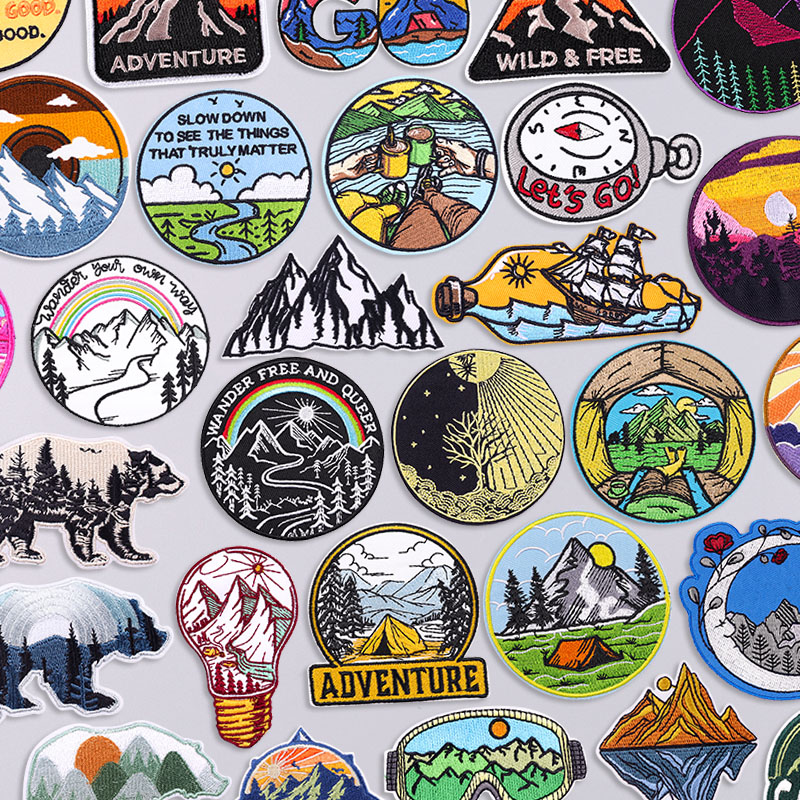 Remendo bordado de montanha ao - Outdoor Adventure Outfit avaliação e preço